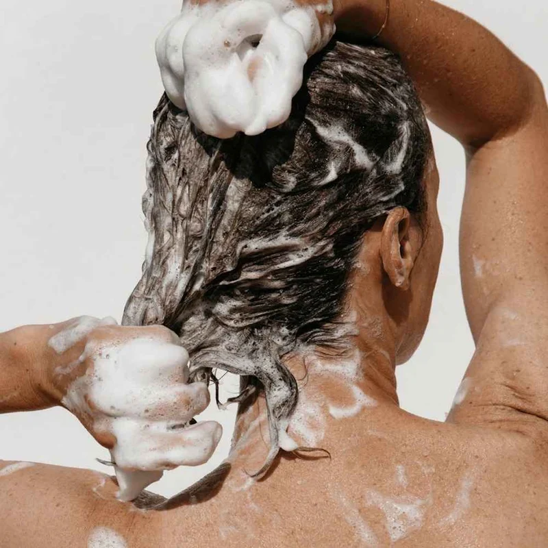Shampoing exfoliant cuir chevelu