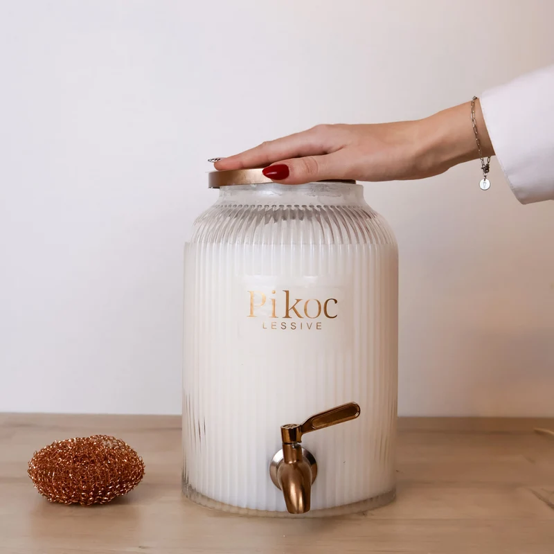 Fontaine à Lessive et son Éco-Recharge - Bois Mythique