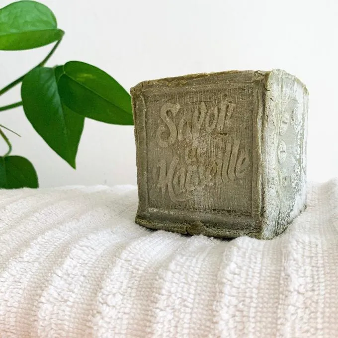 Savon de Marseille artisanal vert : 72% huile d'olive