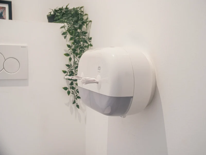 DISTRIBUTEUR DE PAPIER TOILETTE À DÉVIDAGE CENTRAL TORK SMARTONE® MINI DOUBLE T9 BLANC