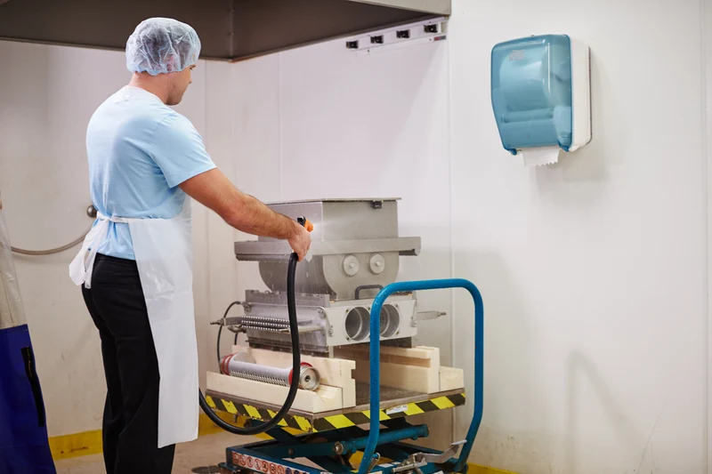 DISTRIBUTEUR D’ESSUIE-MAINS ROULEAUX TORK® W6 BLANC & BLEU