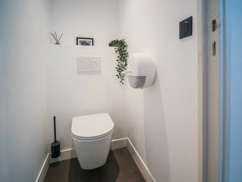 DISTRIBUTEUR DE PAPIER TOILETTE À DÉVIDAGE CENTRAL TORK SMARTONE® T8 BLANC
